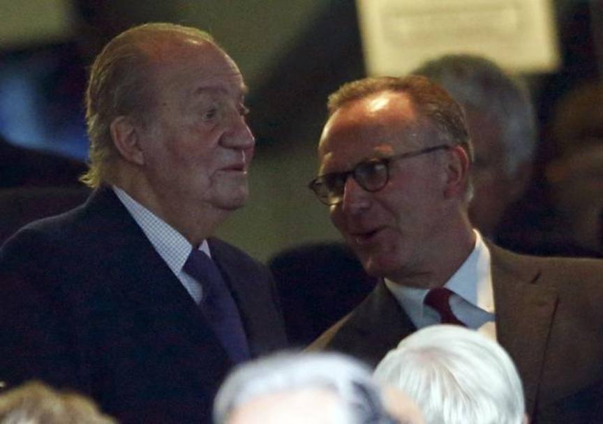 Il ceo bavarese Rumenigge con il re Juan Carlos. Action Images